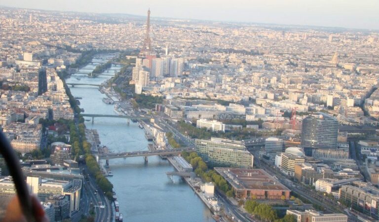bonjour idée a testé le survol de Paris et Versailles en hélico avec la startup Helipass
