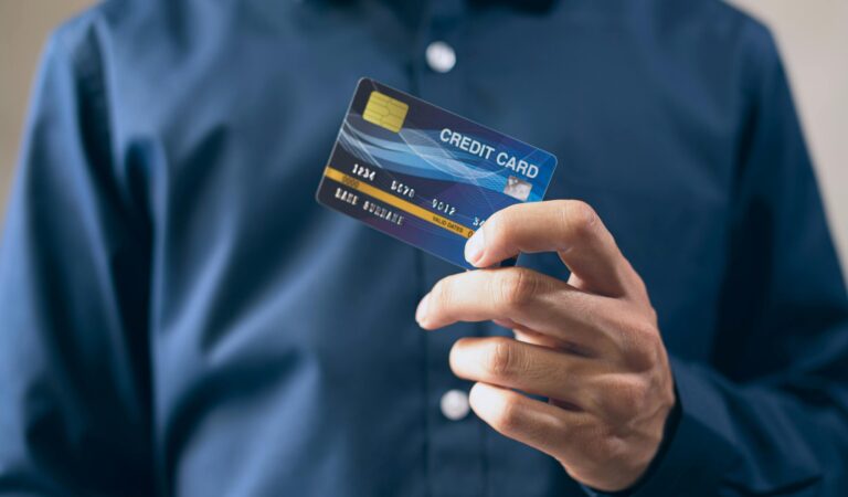 A Complete Guide to Cashing Out Credit Cards in 2025
