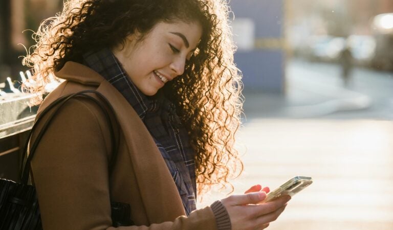Comment rester en sécurité en ligne pendant un voyage : un guide moderne