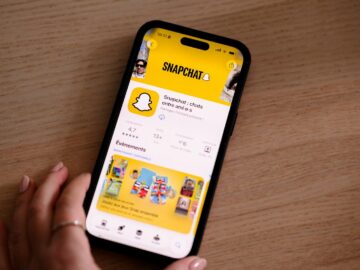 iPhone displaying the snapchat app store page