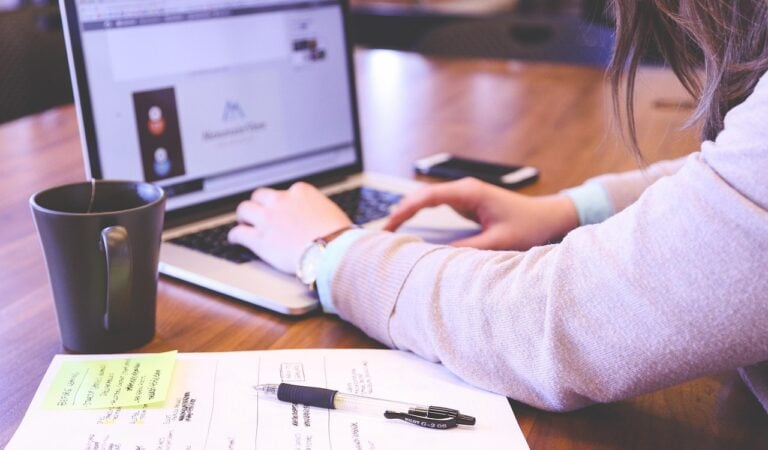 Cagnotte en ligne gratuite : ce qu&rsquo;il faut vérifier avant de lancer une collecte pour son projet