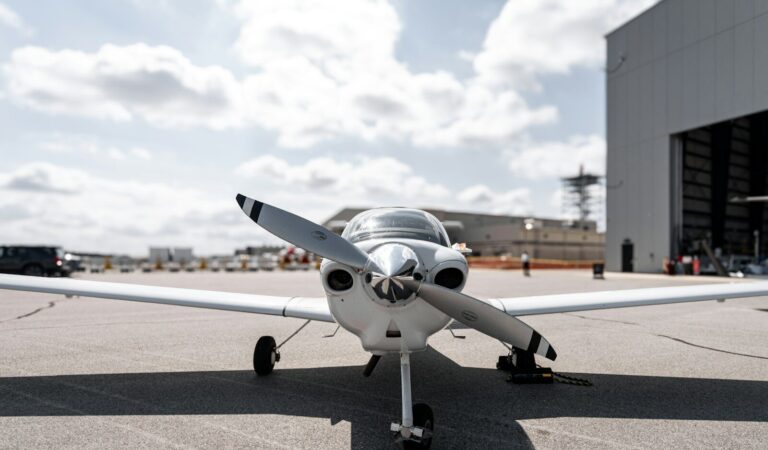 Private Airports vs Major Airline Hubs: A Strategic Comparison