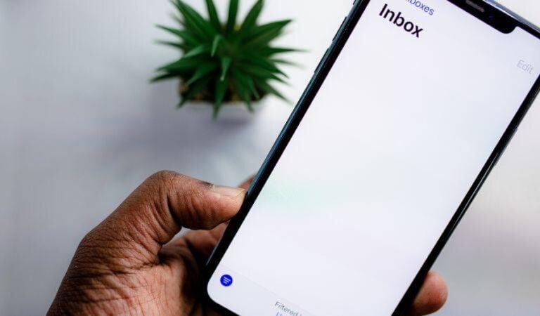 The Simple Email Habits That Help Startups Grow Faster