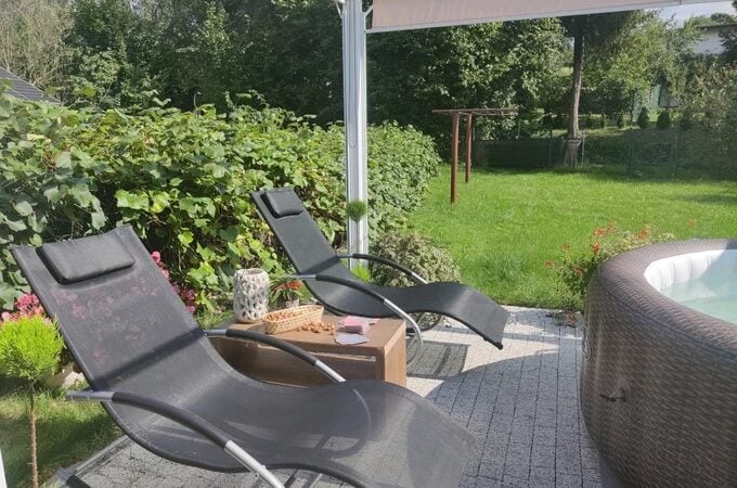 Le transat de jardin, ou l’art d’aménager une vraie pause en plein air